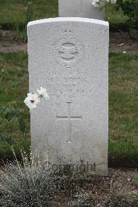 Hanover War Cemetery - Young, Ronald Leicester