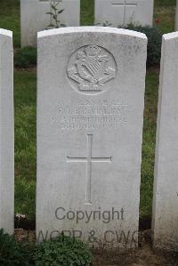 Hazebrouck Communal Cemetery - Bradley, R I