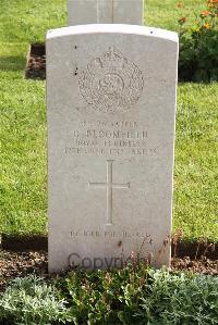 Mont-Bernanchon British Cemetery Gonnehem - Bloomfield, Bertie