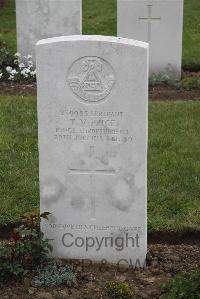 St. Venant-Robecq Road British Cemetery Robecq - Price, Thomas Valentine