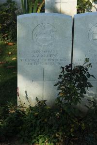 Caterpillar Valley Cemetery Longueval - Allen, A V