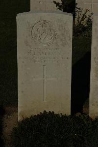 Caterpillar Valley Cemetery Longueval - Barratt, F J