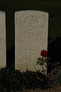 Caterpillar Valley Cemetery Longueval - MacKley, Walter Gordon