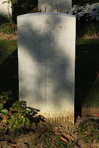 Caterpillar Valley Cemetery Longueval - Parslow, G