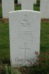 Ontario Cemetery Sains-Les-Marquion - White, Basil Walwyn