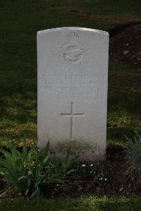 Crouy British Cemetery Crouy-Sur-Somme - Nutcombe, Thomas Arthur