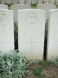 Bethune Town Cemetery - Ager, F