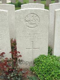 Bethune Town Cemetery - Akehurst, Richard