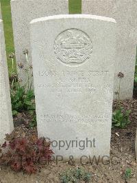Bethune Town Cemetery - Akers, A