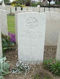 Bethune Town Cemetery - Budgen, F