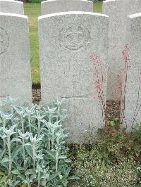 Bethune Town Cemetery - Hawker, T