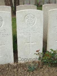 Bethune Town Cemetery - Higgins, J