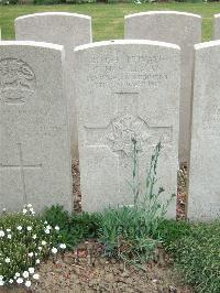 Bethune Town Cemetery - Hillman, G H