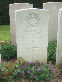 Bethune Town Cemetery - Hillman, S G