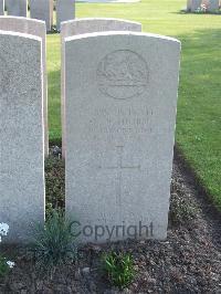 Bethune Town Cemetery - Hiorns, W N