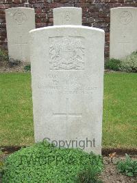 Bethune Town Cemetery - Hirst, Frank