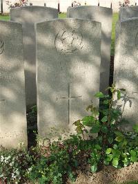 Bethune Town Cemetery - Holland, F V J