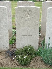 Bethune Town Cemetery - Hollanders, Cecil