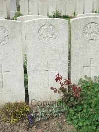 Bethune Town Cemetery - Hollman, T