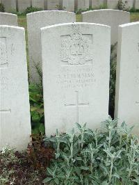 Bethune Town Cemetery - Holman, Albert Hector