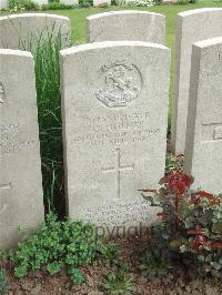 Bethune Town Cemetery - Holmes, Charles