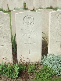 Bethune Town Cemetery - Hough, A