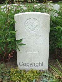 Bethune Town Cemetery - Howard, Harold