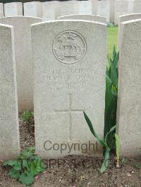 Bethune Town Cemetery - Howes, Charles