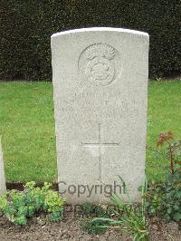 Bethune Town Cemetery - Hughes, John Arthur