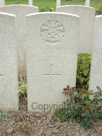 Bethune Town Cemetery - Hughes, Lewis Reginald