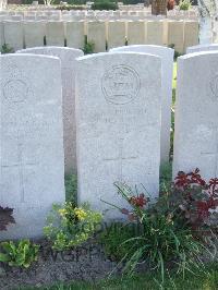 Bethune Town Cemetery - Hunt, H