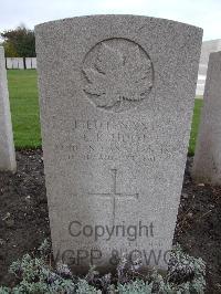 Bethune Town Cemetery - Huot, Lucien Roger