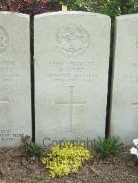 Bethune Town Cemetery - Hyde, F
