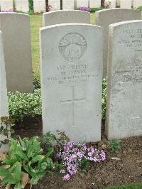 Bethune Town Cemetery - Hynes, M