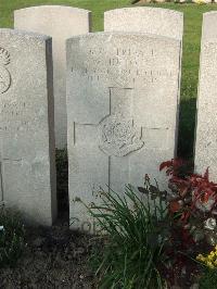 Bethune Town Cemetery - Instone, Walter