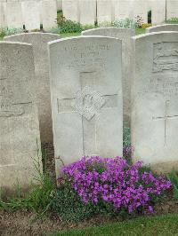 Bethune Town Cemetery - Irvine, R