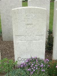 Bethune Town Cemetery - Jeffery, H