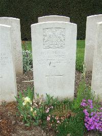 Bethune Town Cemetery - Jones, Francis George