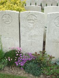 Bethune Town Cemetery - Jones, F V