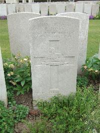 Bethune Town Cemetery - Jones, P