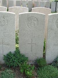 Bethune Town Cemetery - Jones, R