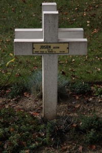 Bethune Town Cemetery - Josien, Justin
