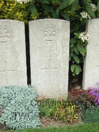 Bethune Town Cemetery - Kelly, P
