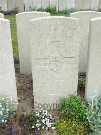 Bethune Town Cemetery - Kennett, Percy William Bishop