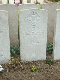 Bethune Town Cemetery - Kenny, P