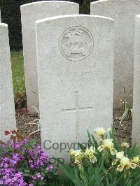 Bethune Town Cemetery - Kent, A V A