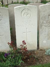 Bethune Town Cemetery - King, Harold