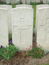 Bethune Town Cemetery - Kirby, E