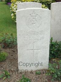 Bethune Town Cemetery - Lathbridge, Staughton Charles Archelus