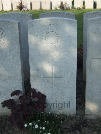 Bethune Town Cemetery - Lawton, E A